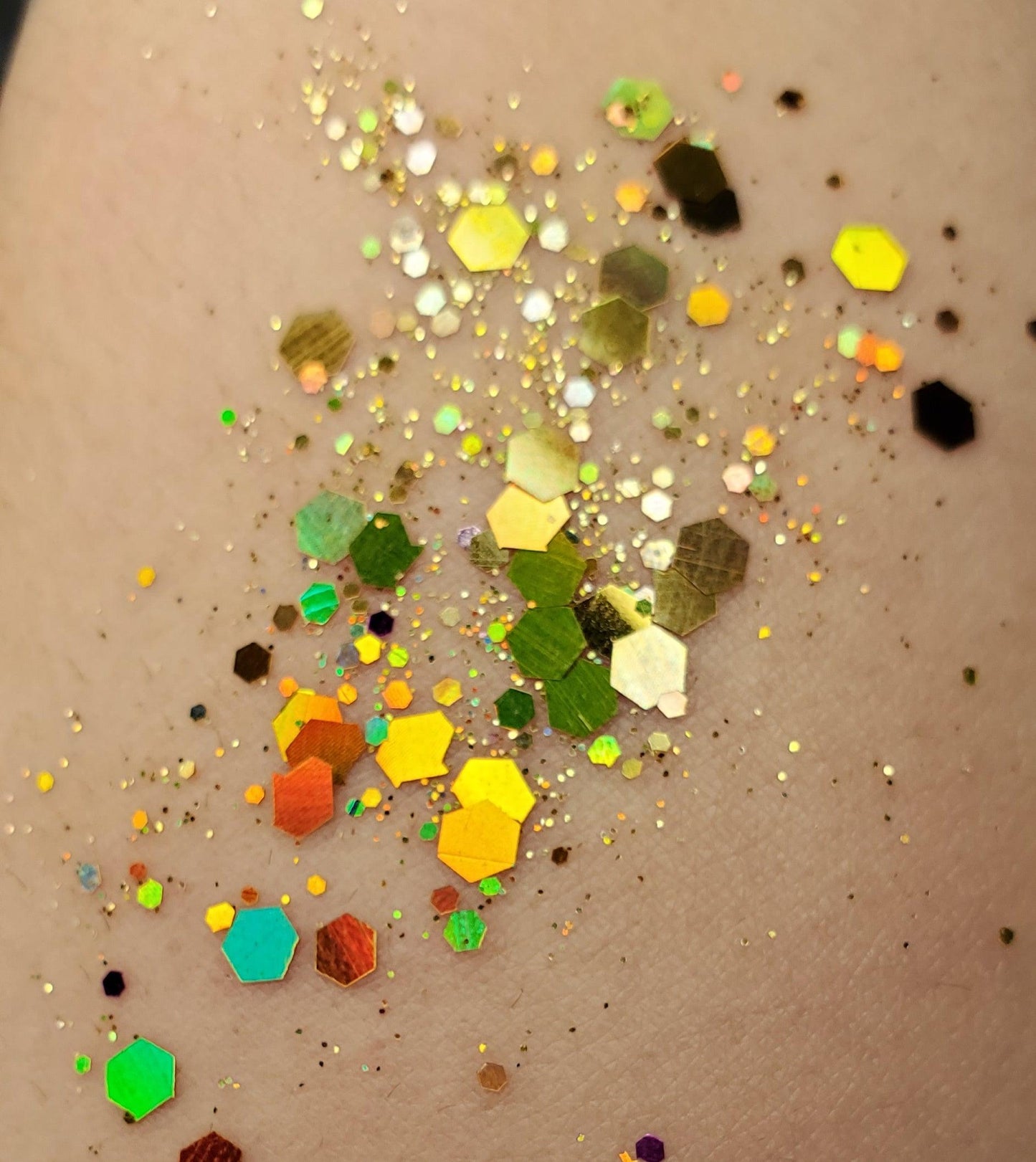 Chunky Bright Gold Glitter - AloraCosmetics