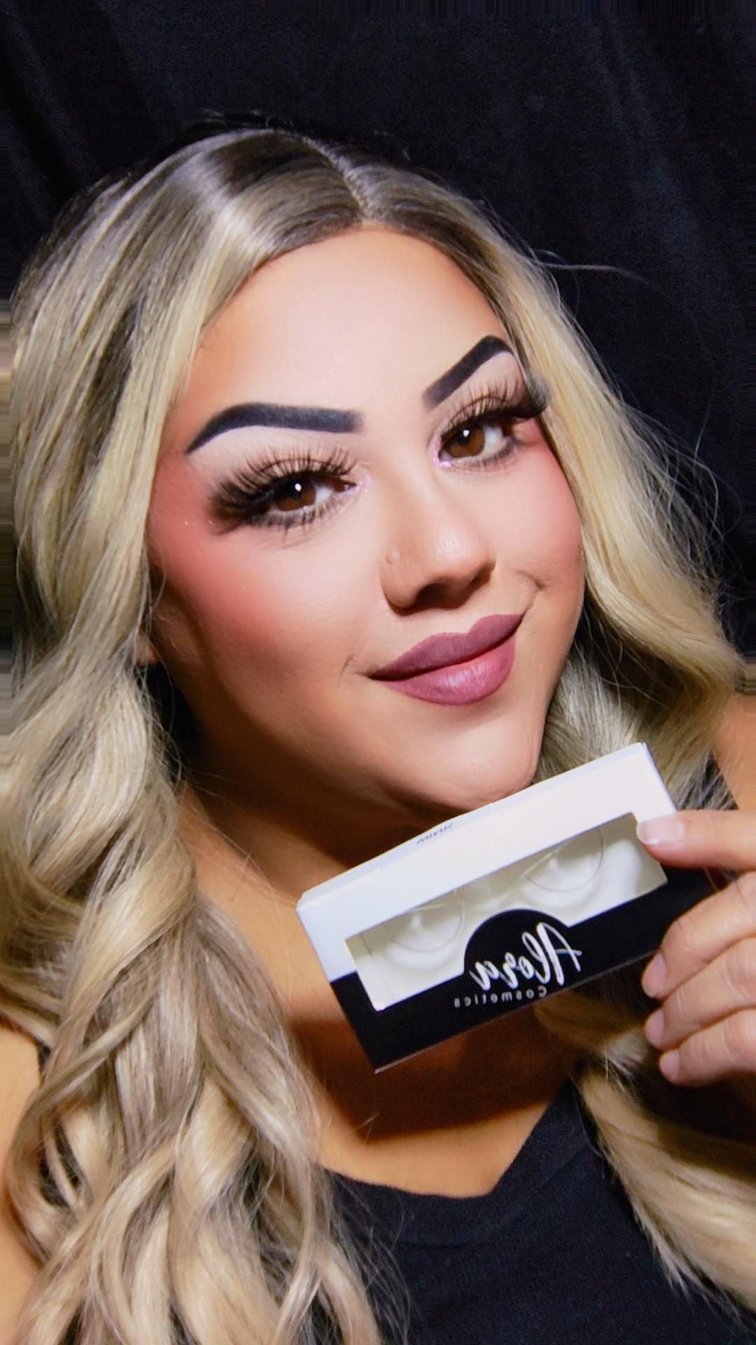 Eyelashes Style Wink