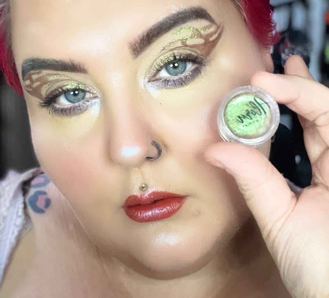 Charmed Duo Chrome Colorshift Water Liner – AloraCosmetics
