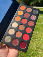Load image into Gallery viewer, Queen Eyeshadow Palette
